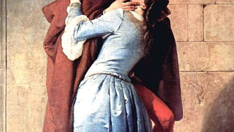 Lui, lei. E il bacio.