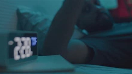 «Oh, la mia povera testa. Che notte! Adesso vi racconto»