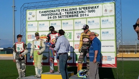 Oltre il cordolo.